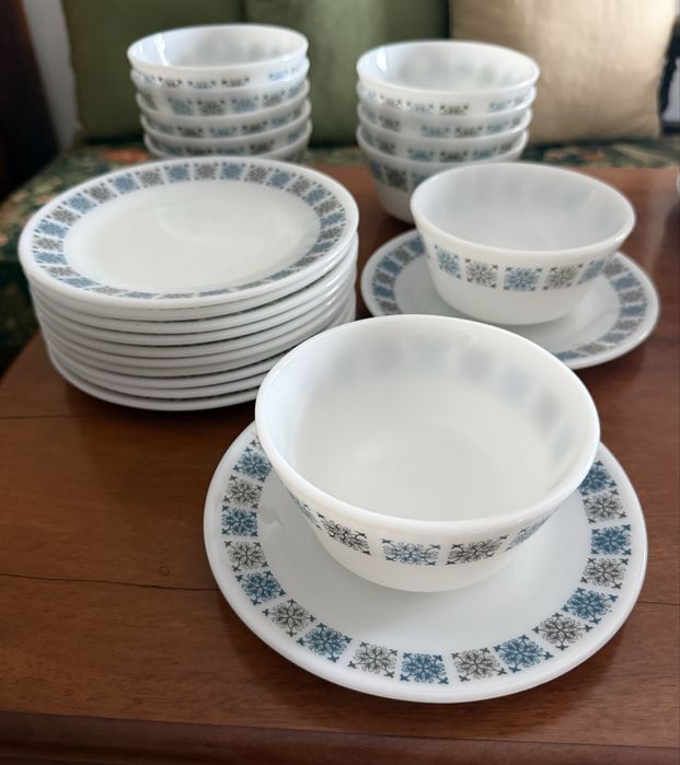 Serviço de chá  e de taças vintage, JAJ Pyrex, para 12 pessoas