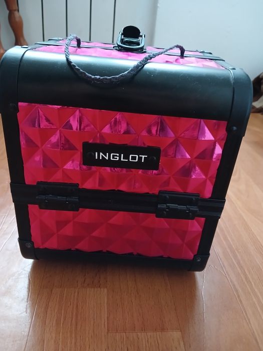 Продам бьюті кейс для косметики INGLOT