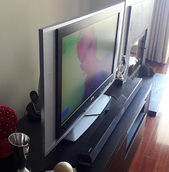 LG LCD Screen, 93x54 cm, 80% of Screen Area64551459396353123