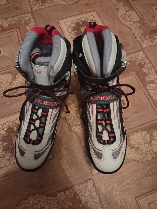 Продам профессиональные коньки