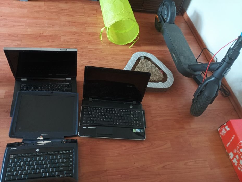 Sprzedam 3 laptopy stan uszkodzony