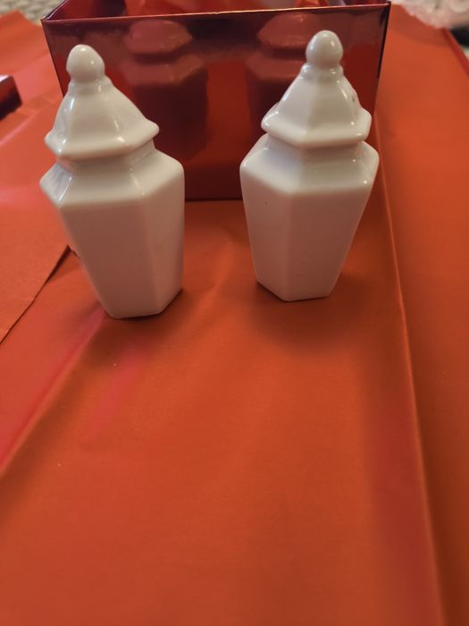 Pimenteiro e Saleiro em porcelana435433349715732481
