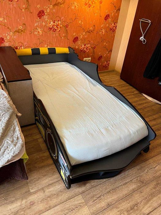 Кровать машина детская