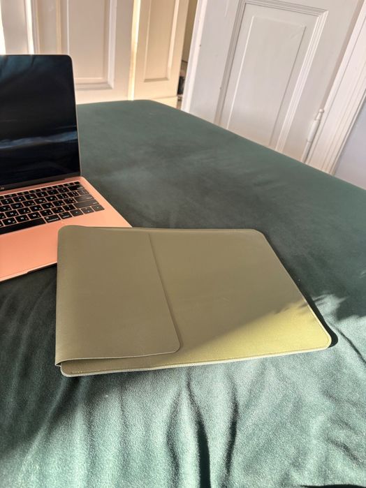MacBook Air 13 (2019)=880