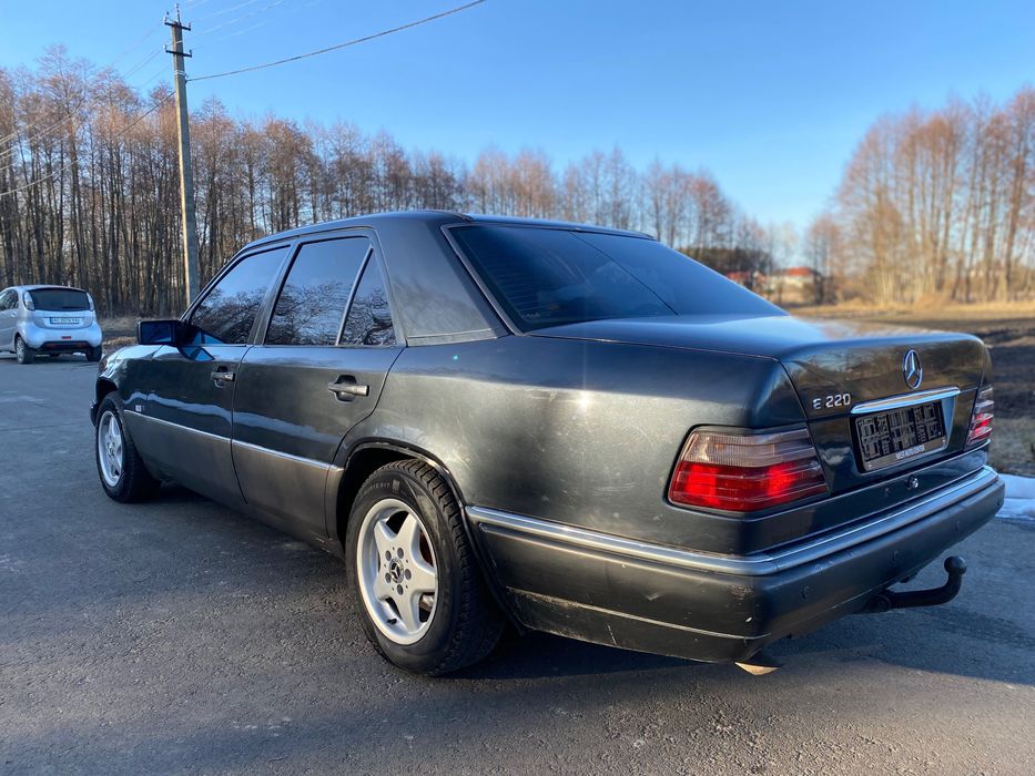 Продам W124 E220