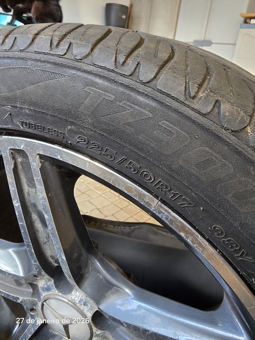 Pneu sobresselente mercedes c220