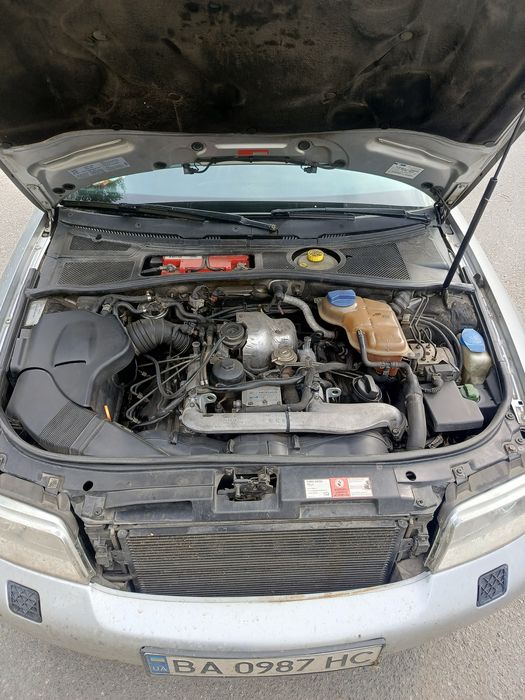 Продаєця автомобіль ауді А4 б5   2.5 тді