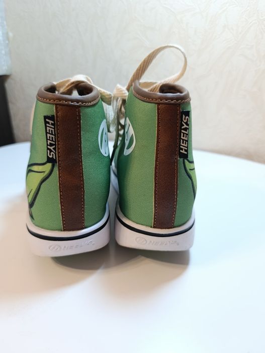 Кроссовки Heelys Star Wars Mandalorian Grogu Baby Yoda Wheeled Sneaker