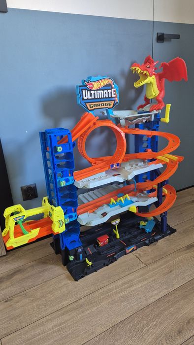 Hot wheels ultimate garage