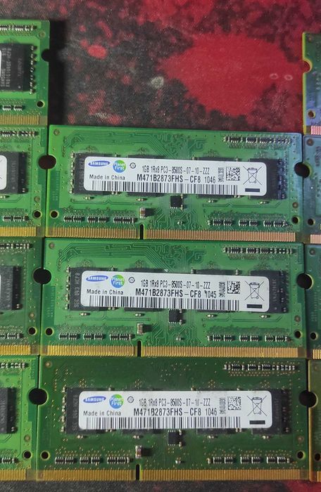 Оперативна пам'ять Samsung SoDIMM DDR3 1gb 1066MHz