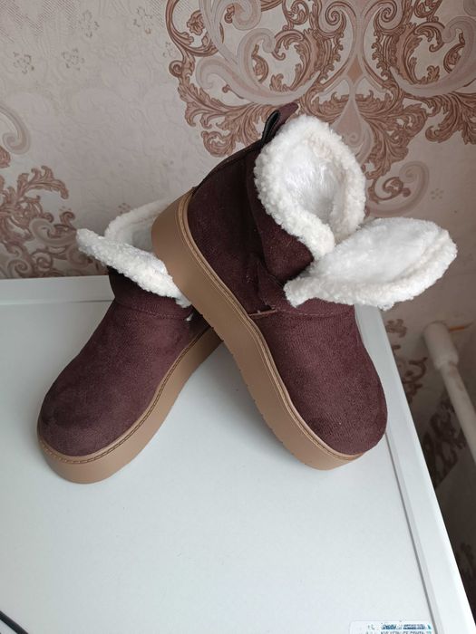 Жіночі зимові чоботи без застібок з товстою гумовою підошвою