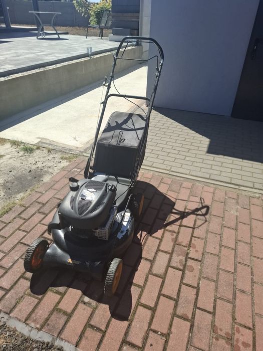 Kosiarka spalinowa z napędem