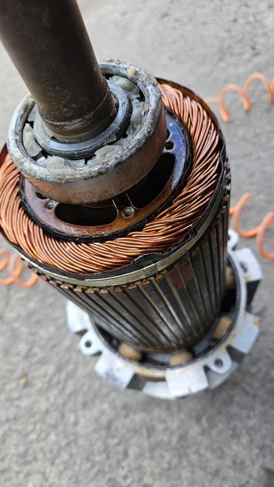 Продам  єлектродвігатель. ЩЕТОЧНИЙ.