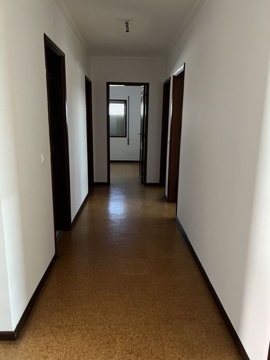 Apartamento T4 com sótão e terraço oliveira do bairro
