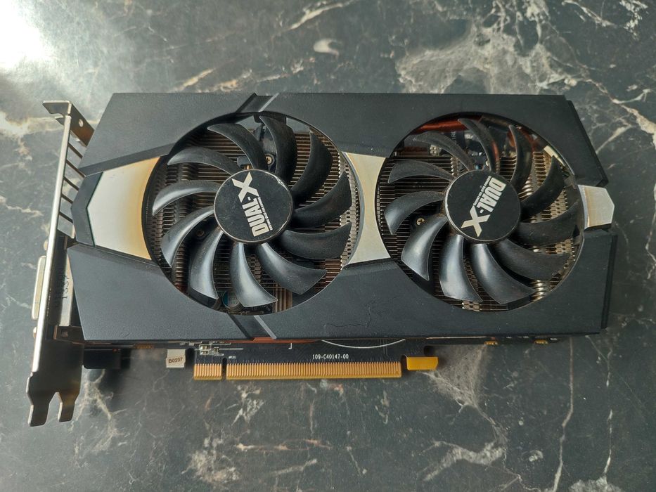 Відеокарта Radeon R7 240  4гб  + Radeon R9 270 2гб