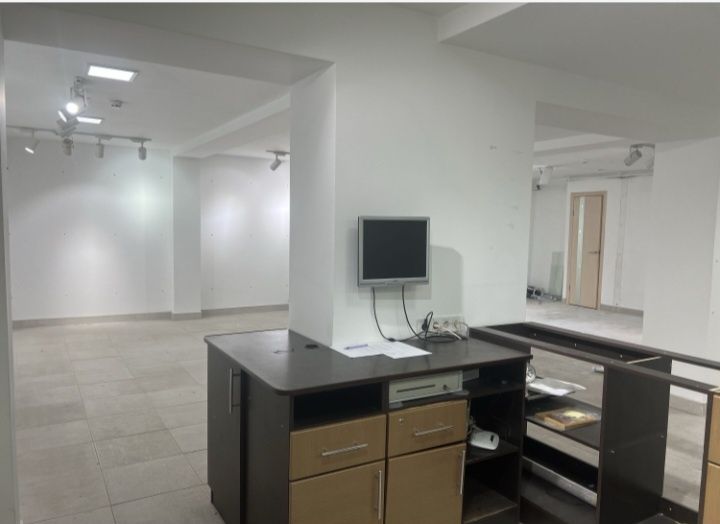 Продам приміщення  на Вокзальній навпроти Трашу!