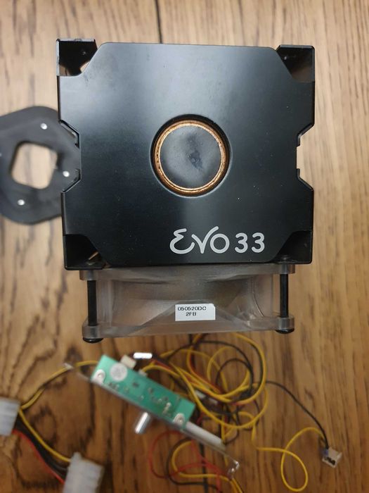 Akasa Evo 33 + AK-182-E2B chłodzenie z radiatorem