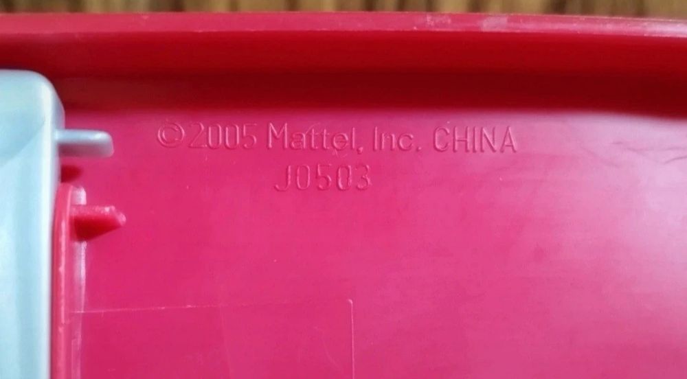 Czerwona kanapa / łóżko lalki Barbie / Mattel