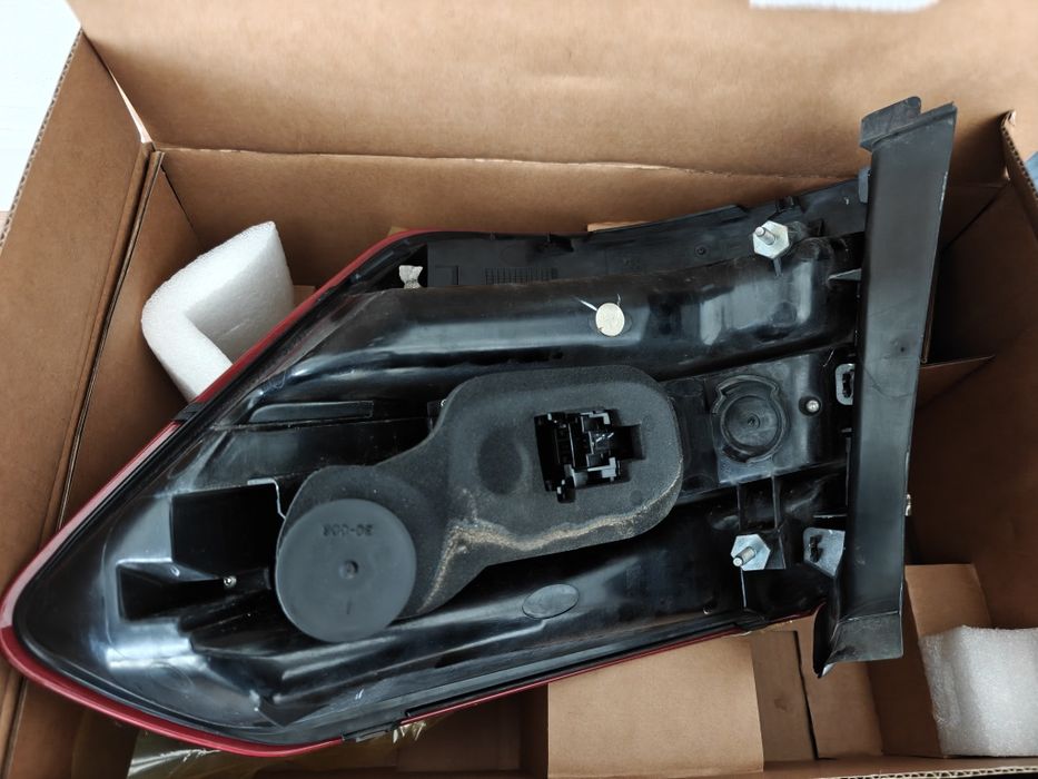 Luz traseira Mercedes S212 carrinha