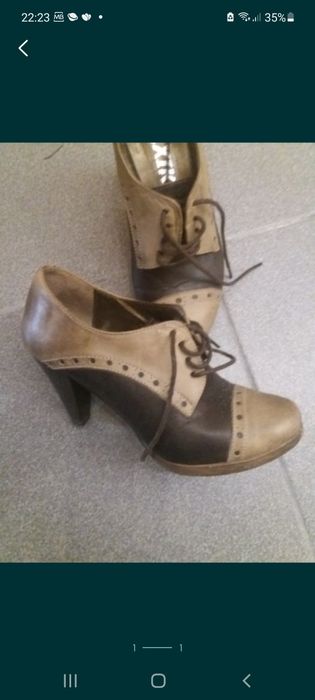 Sapatos pele novos