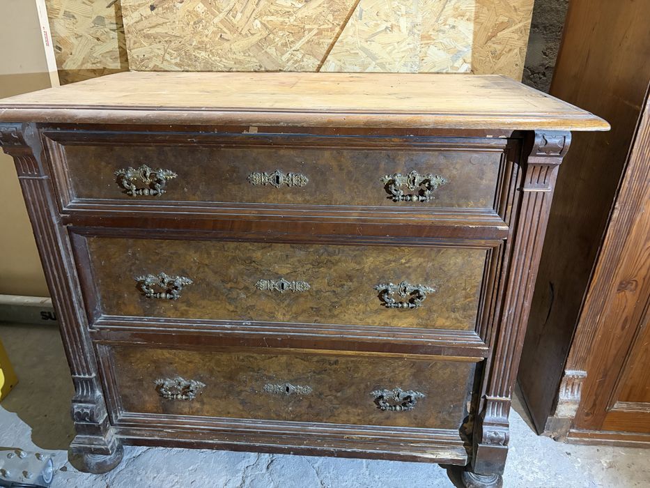 Dwie stare komody do renowacji