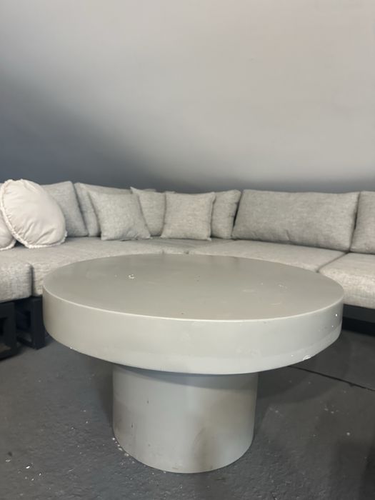 Kamienny stolik ogrodowy Jysk