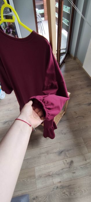 Bordowa sukienka a'la dres