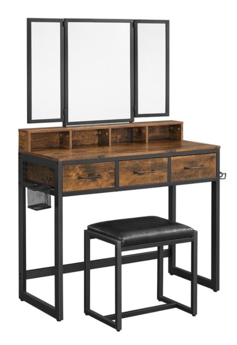 Toaletka rustykalna z lustrem i stołkiem.