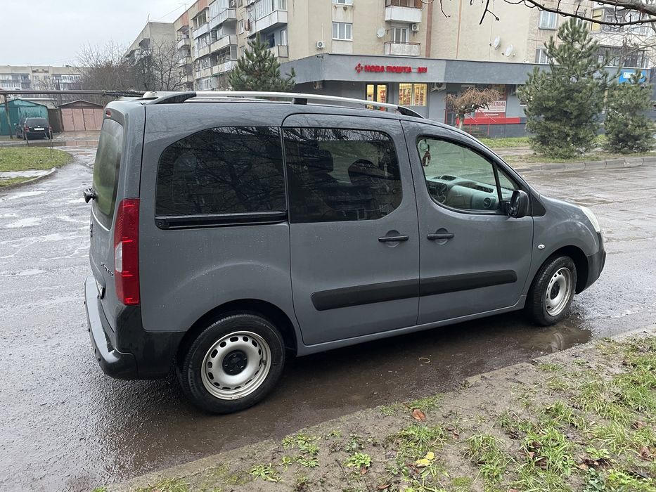 T стекло скло кузова дверей Citroen Berlingo Peugeot Partner