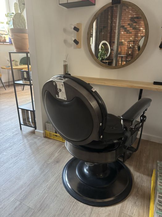 Fotel barberski jak nowy