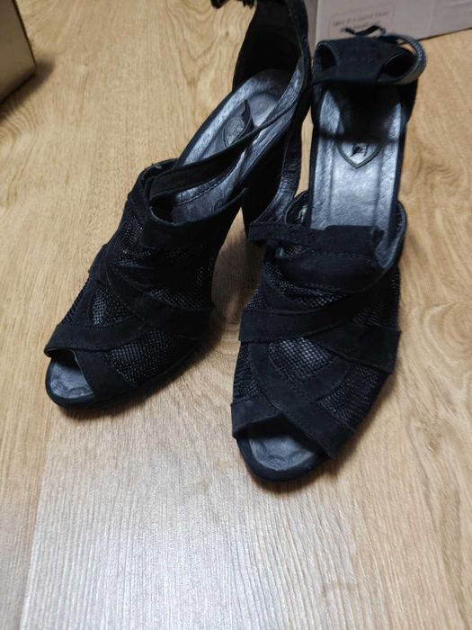 Buty damskie na obcasie rozmiar 36