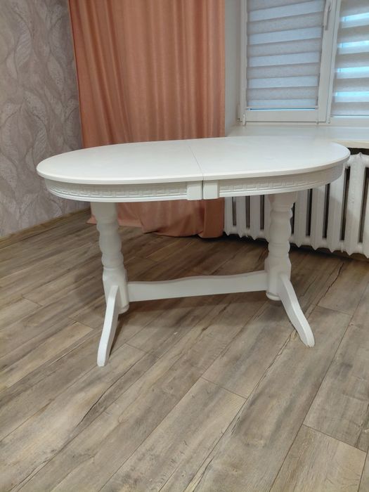 Стіл овальний розкладний білоно кольору