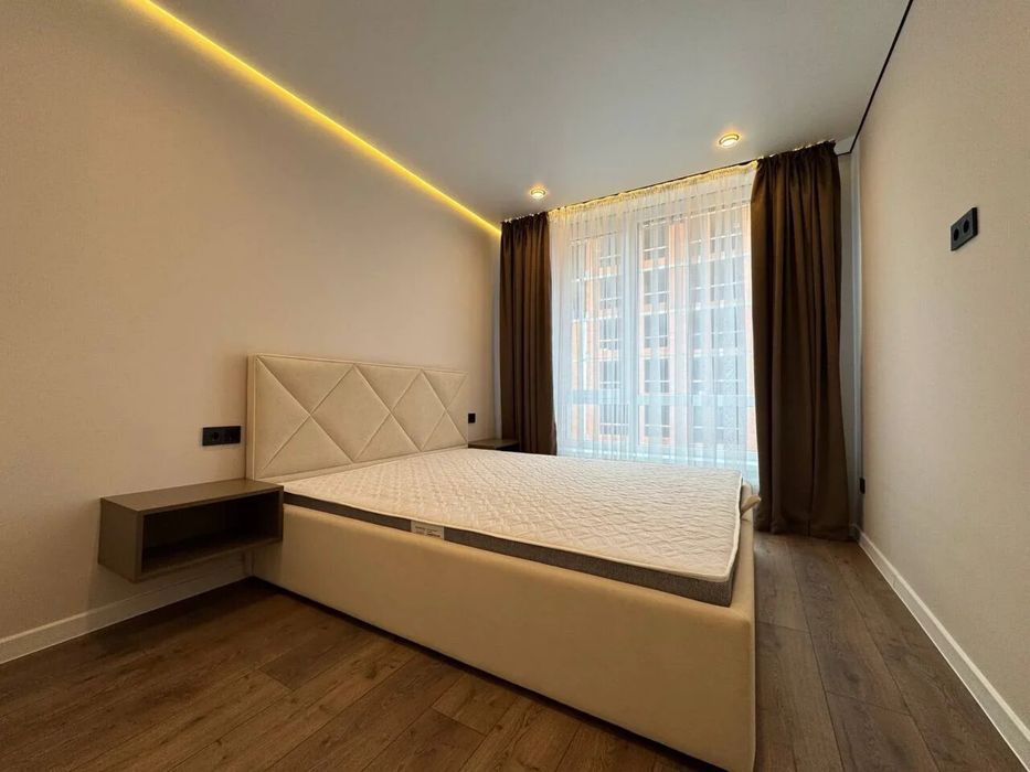 Оренда! 1.5 кім з сучасним ремонтом біля озера з басейном на даху