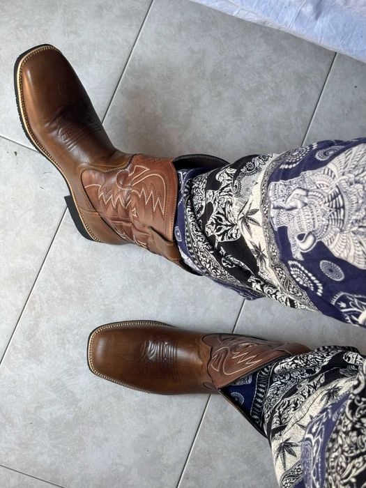 Kowbojki haftowane w 2 kolorach czarny brązowy