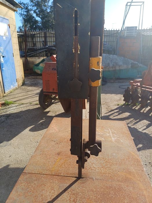 Serra de cortar madeira ou painel sandwich