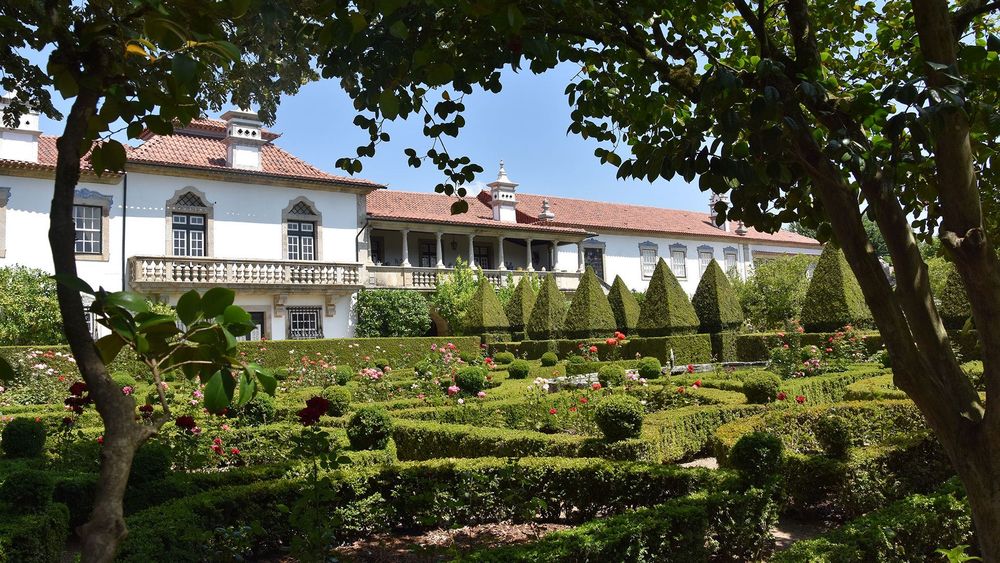 Casa para Férias em Santar !! venha visitar um dos mais bonitos jardins históricos, faça uma pausa com uma prova de vinhos do Dão e relaxe nosso AL