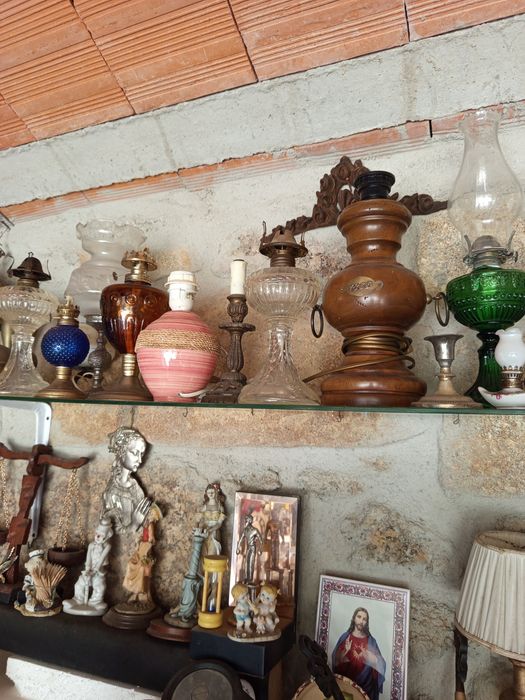 Lote de Velharias louças chaves antigas talha em barro, vasos canapé,