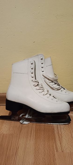 Łyżwy figurowe damskie.