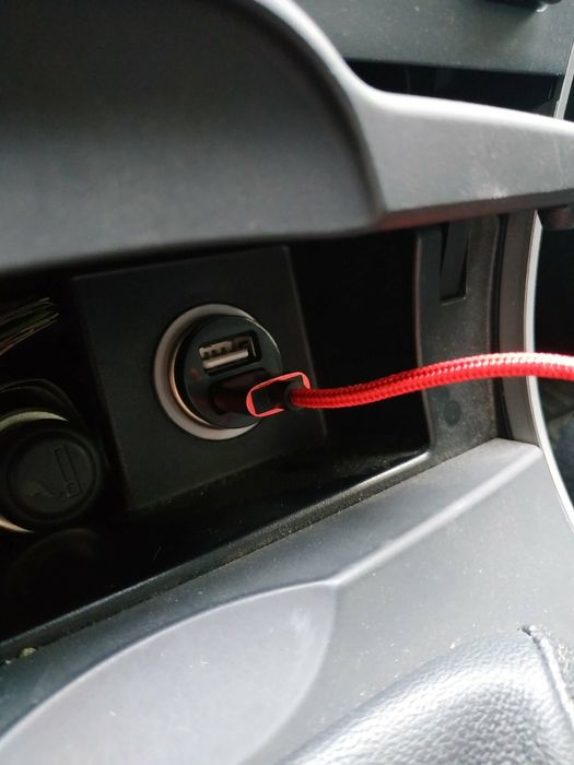 Автозарядка для гаджетов USB 2+4 шт