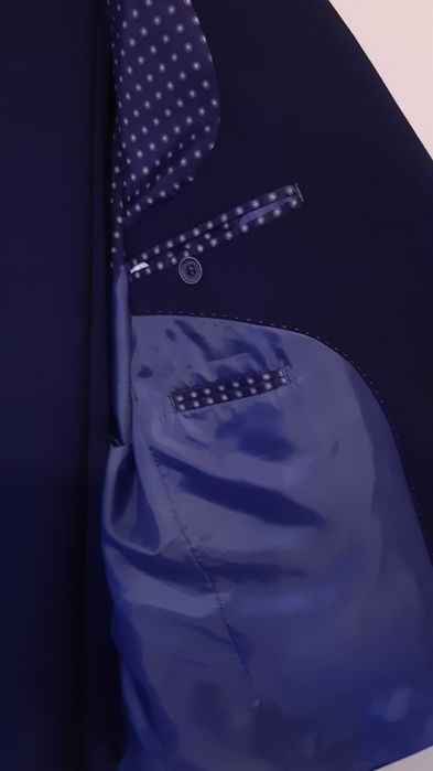 Granatowy garnitur męski + krawat