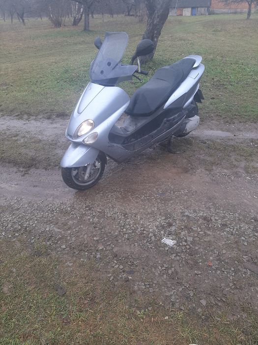 Ямаха маджестик 125.на хорошому ходу.
