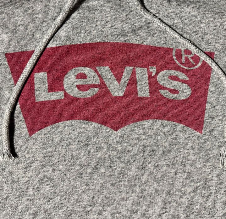 Толстовка Levi’s.