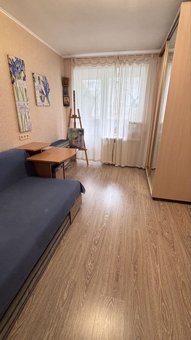Продам 3к улучшенку 1й эт/9и кухня 9м газ, кирпич, м. Ботсад