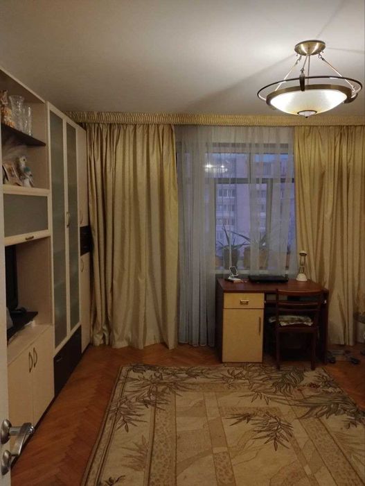 Продам трикімнатну квартиру на Скорини