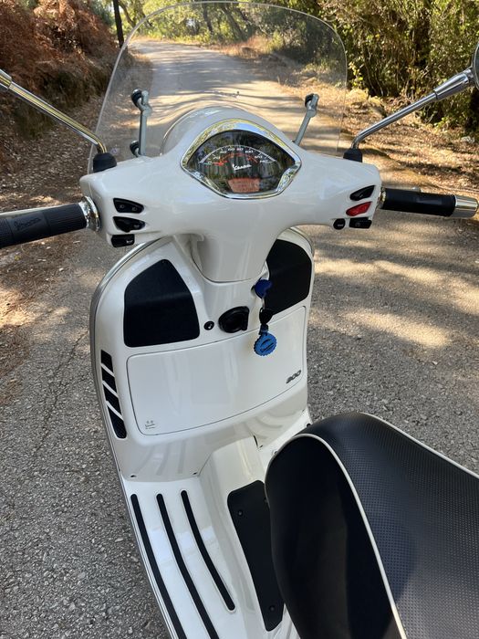 Vespa GTS 300 Super • 2020 • Só 3.200 km • Excelente estado