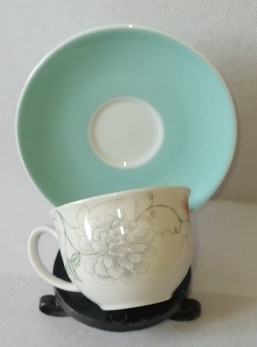 Chávena de café com pires em porcelana Vista Alegre RESERVADA