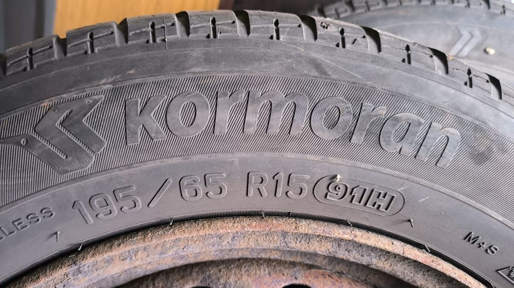 Opony zimowe na felgach 195 65 R15 Kormoran SnowPro b2