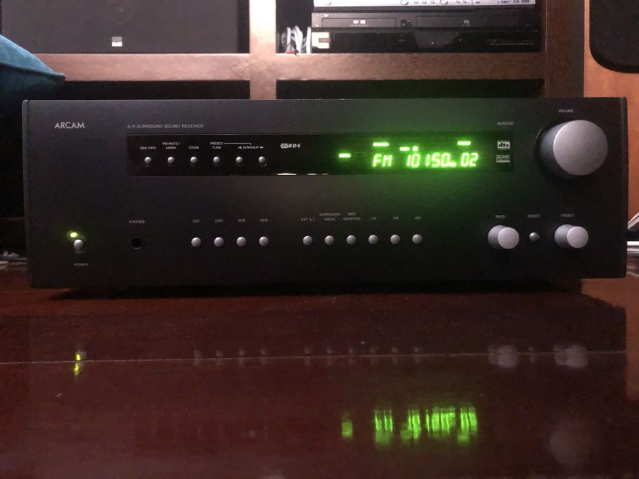 Amplificador Arcam AVR200
