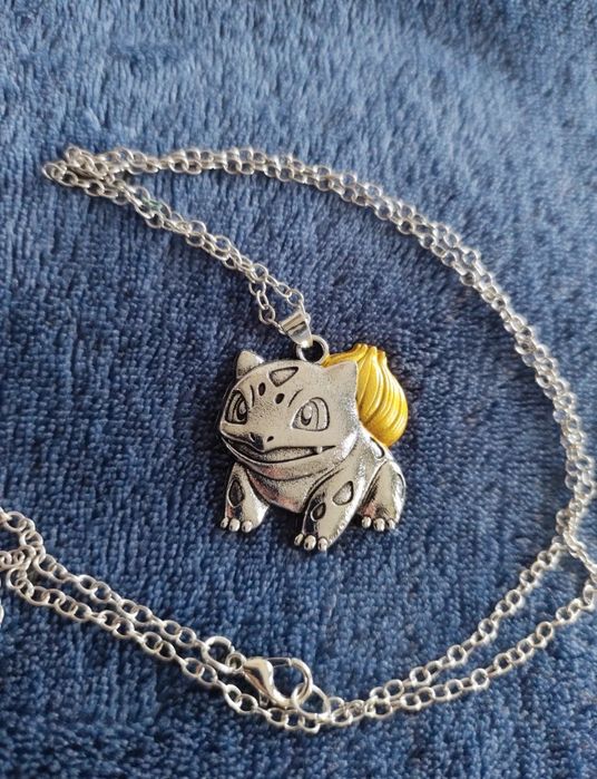Naszyjnik Pokemon Bulbasaur ze złotą cebulką na plecach