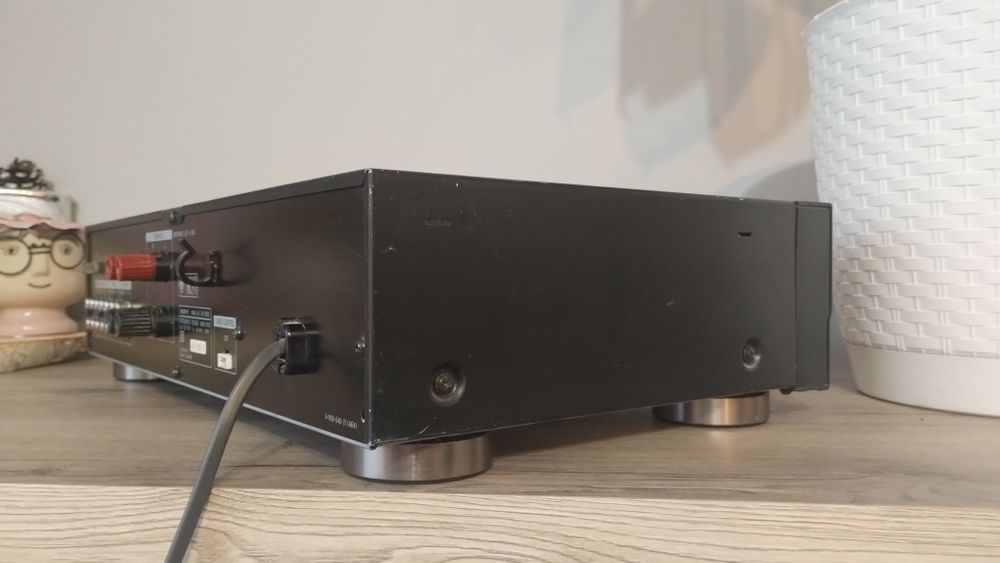 Sony F235 R wzmacniacz